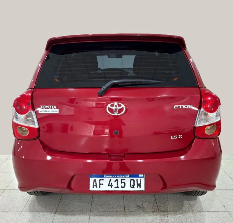 Toyota Etios X 5 puertas 6MT, foto 2