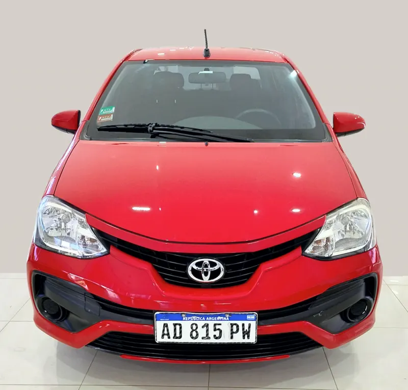 Toyota Etios X 4 puertas 6MT, foto 2