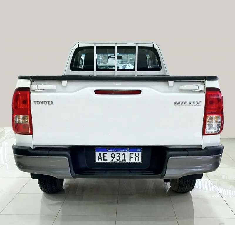 Toyota Hilux DX SC 4x4 2.4 TDI, foto 2
