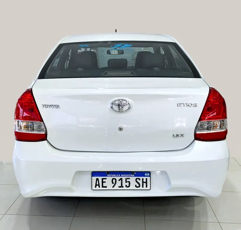 Toyota Etios X 4 puertas 6MT, foto 2