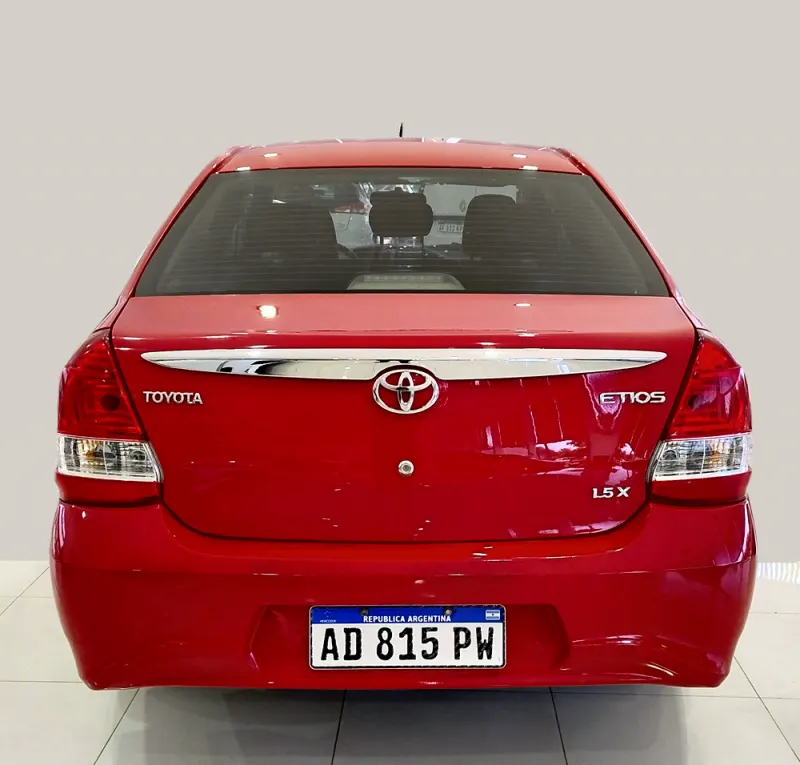 Toyota Etios X 4 puertas 6MT, foto 1
