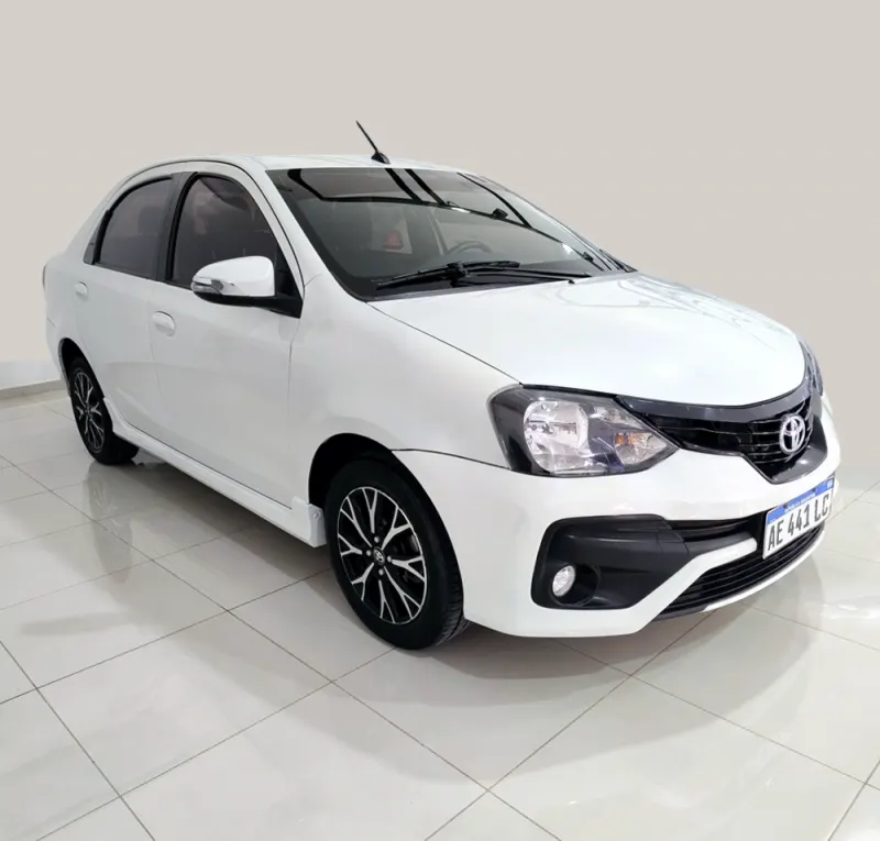 Toyota Etios XLS 4 puertas 6MT, foto 2