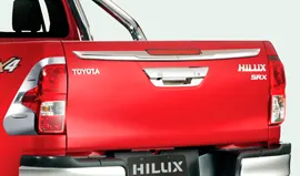Embellecedor cromado porton de carga para Toyota Hilux DX/SR