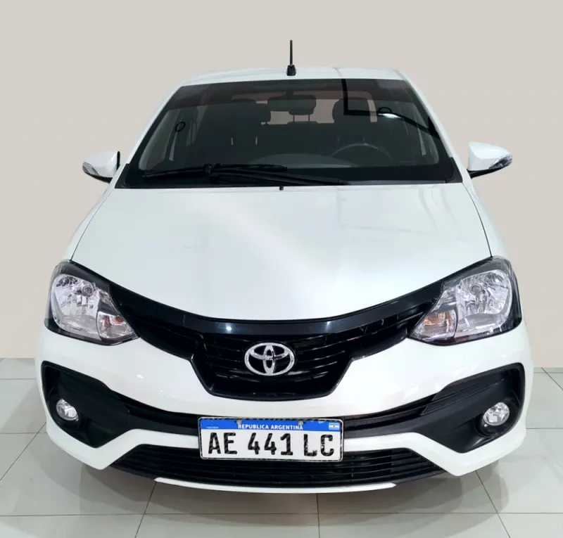 Toyota Etios XLS 4 puertas 6MT, foto 1
