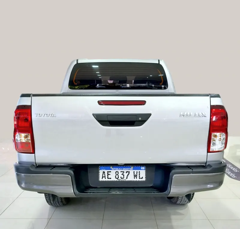 Toyota Hilux DX 2.4 DC 4x2, foto 2