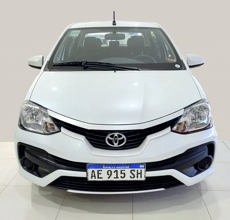 Toyota Etios X 4 puertas 6MT, foto 1